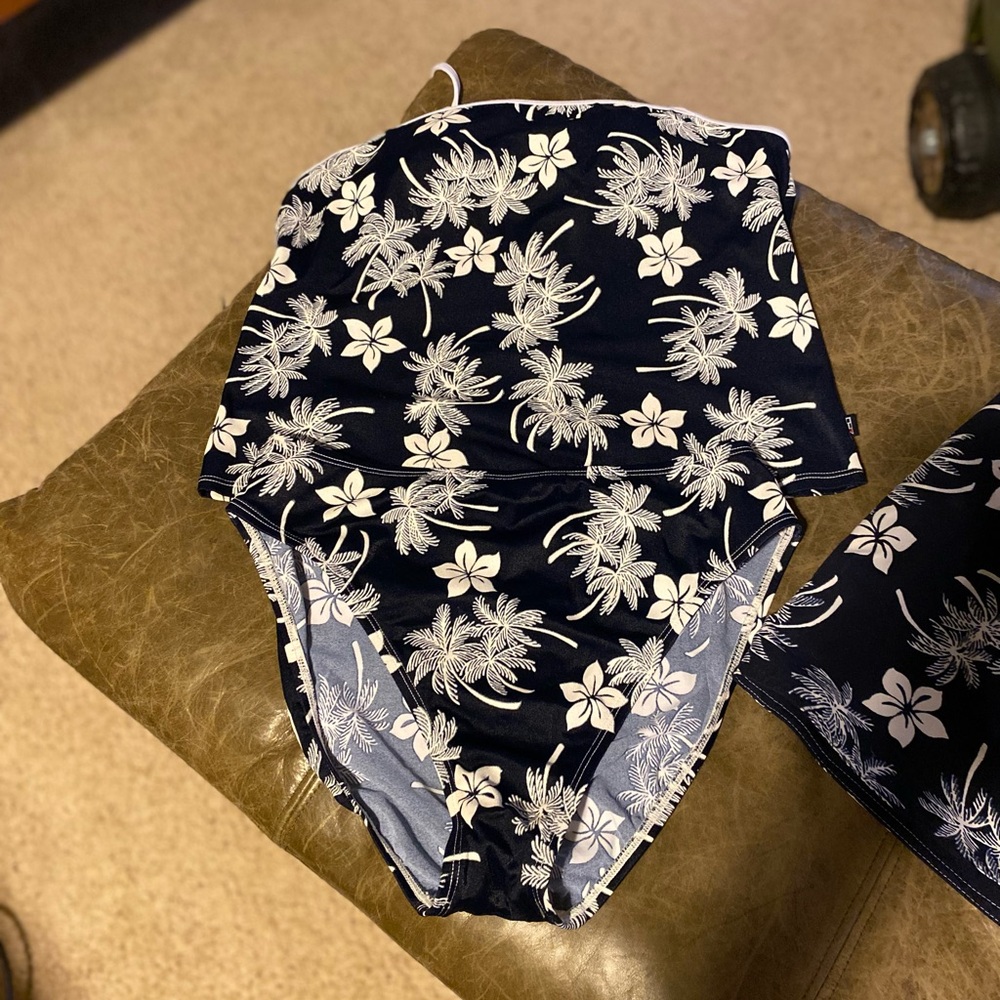 St Johns Bay Navy & White Tropical Floral Two Pc Swim Suit w Wrap Cover up - Picture 7 of 10